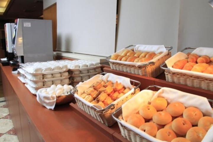 Breakfast/Coffee Service 19 of 30
