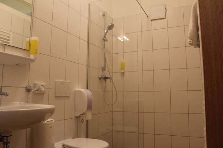 Room 12 of 33