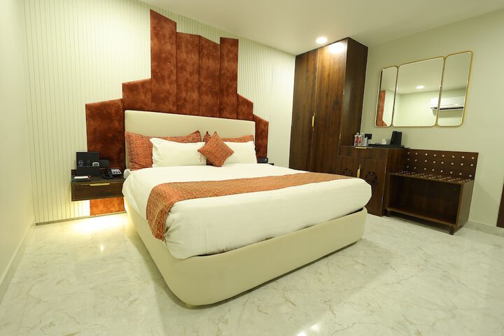 Room 14 of 27