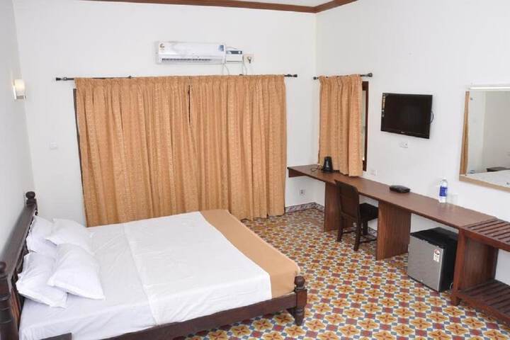 Room 4 of 20