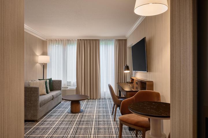 Room 33 of 64