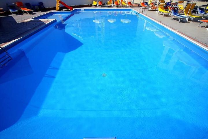 Hotel Pool