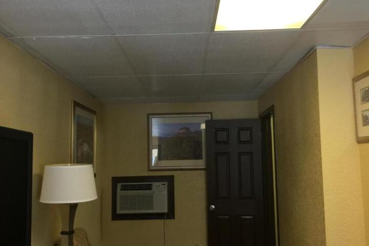 1 King Bed (5 of 6)