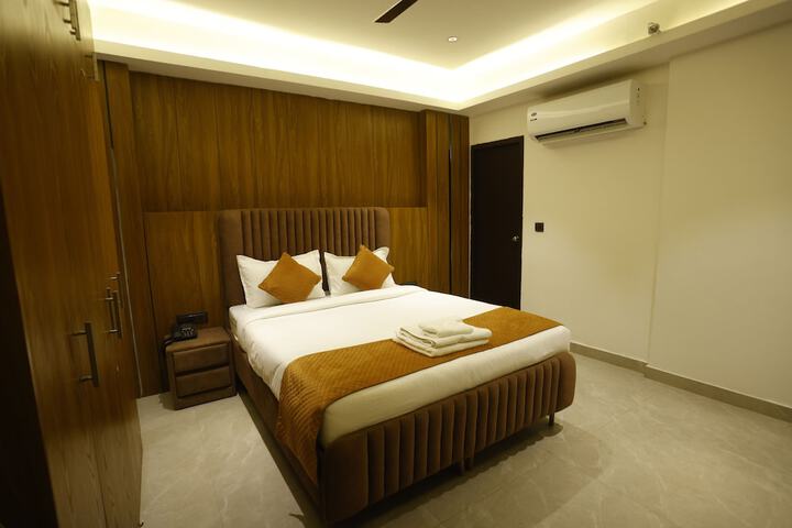 Room 8 of 11