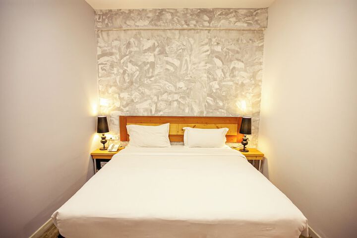 Room 21 of 34