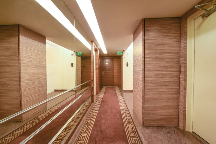 Ballroom/Hall 17 of 21