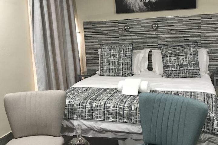 Room 5 of 62