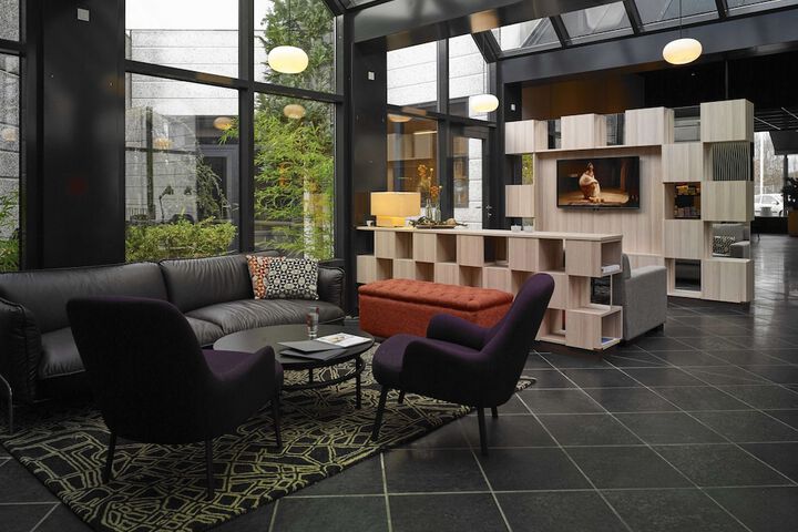 Guest Lobby