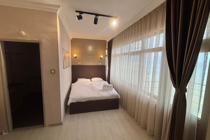 Room 8 of 29