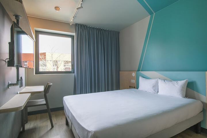 Room 14 of 76