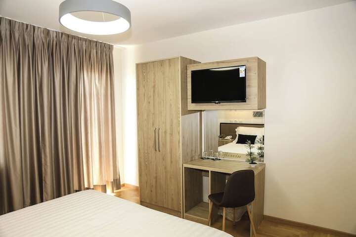 Room 9 of 21