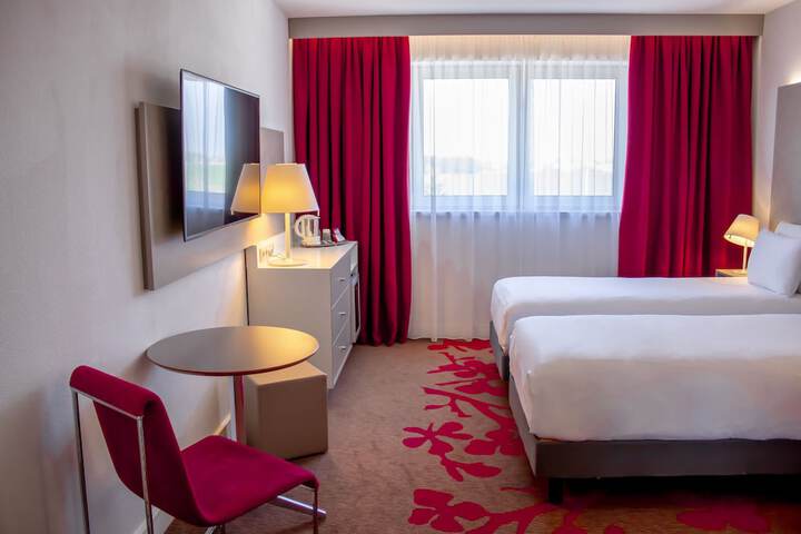 Room 3 of 82