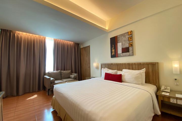 Room 8 of 48