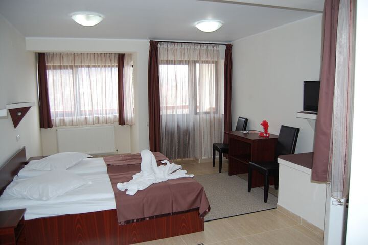 Room 6 of 37