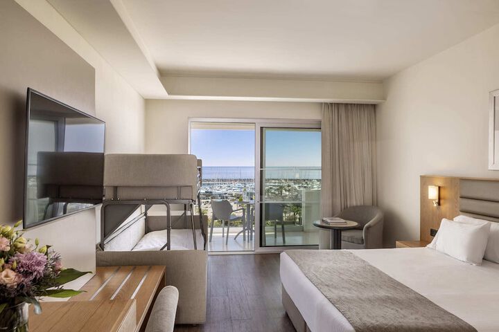 Room 43 of 154
