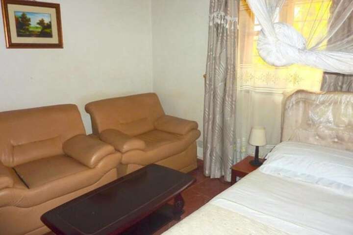 Room 8 of 10