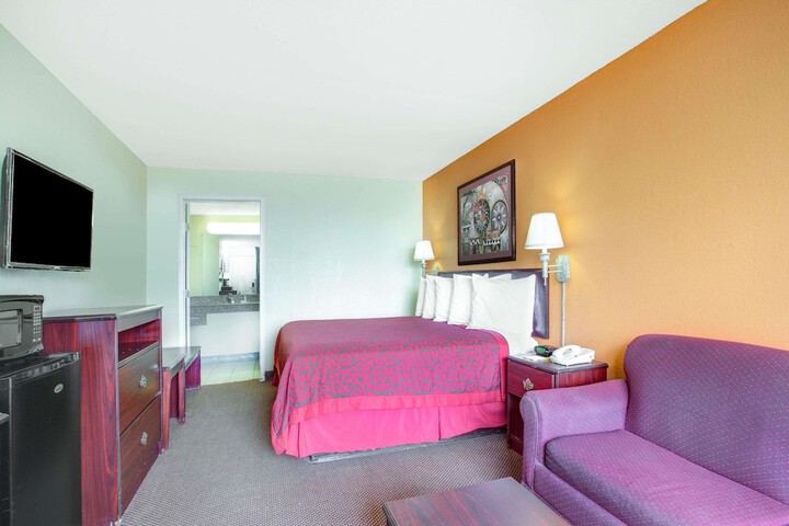 1 King Bed (9 of 10)