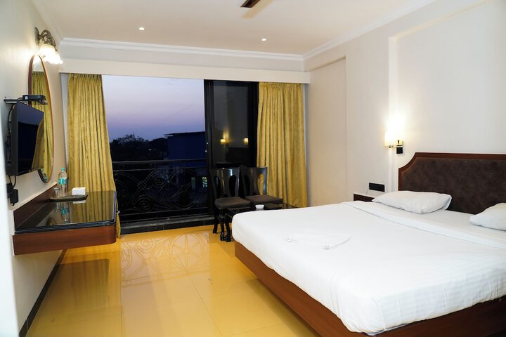 Room 13 of 30