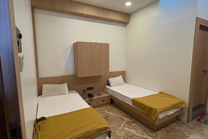 Room 28 of 53