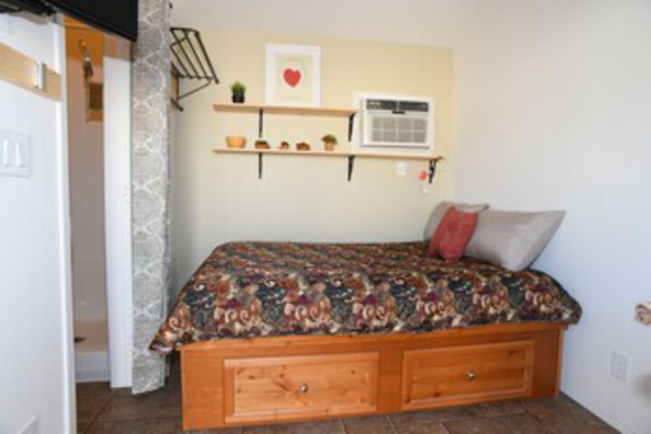 Room 11 of 11