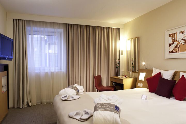 Room 13 of 65
