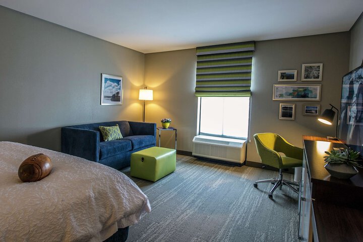 King Accessible Room with Refrigerator Non-Smoking (10 of 27)