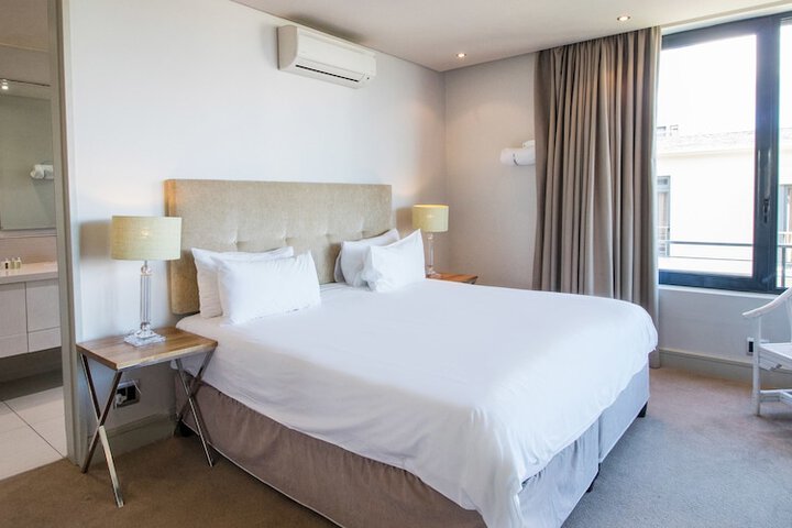Room 4 of 79