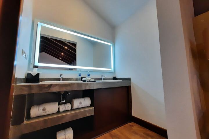 Room 49 of 103