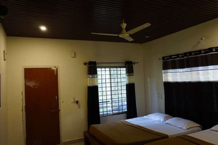 Room 11 of 76