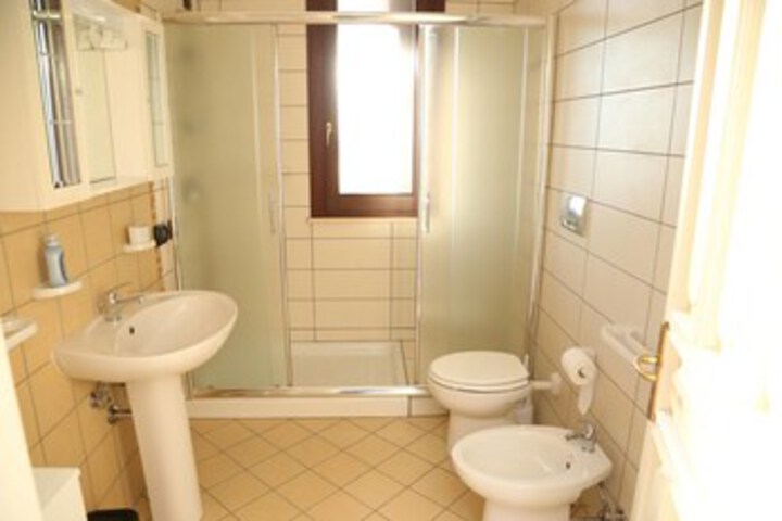 Room 2 of 21