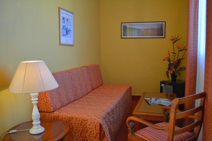 Room 26 of 37