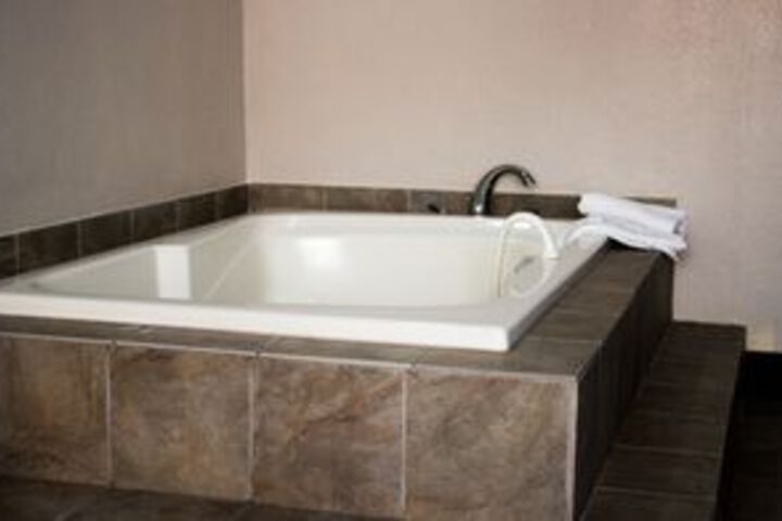 Hot Tub 34 of 48