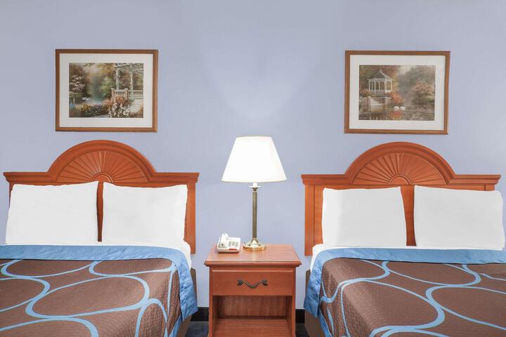 2 Double Beds (11 of 11)