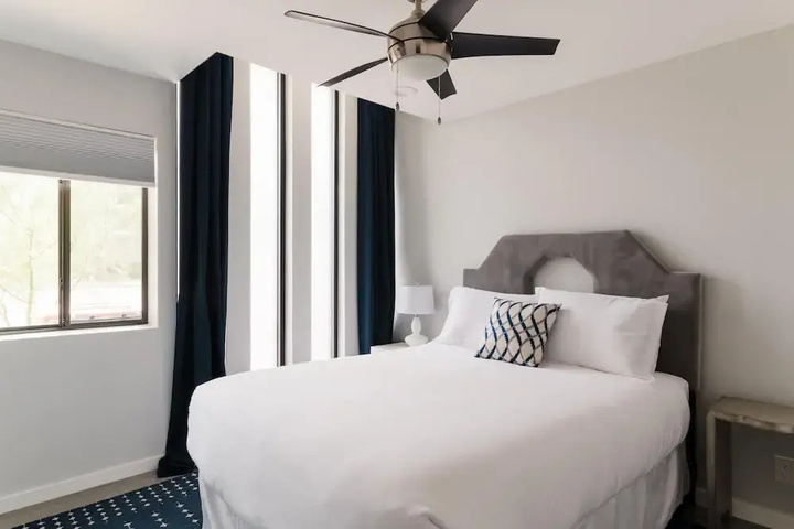 Room 4 of 16