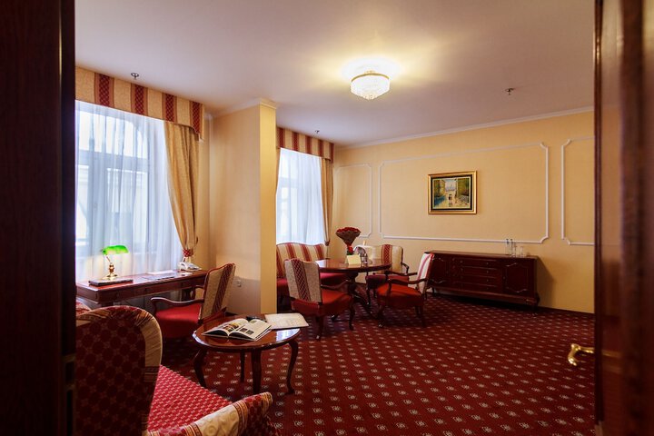 Room 27 of 46