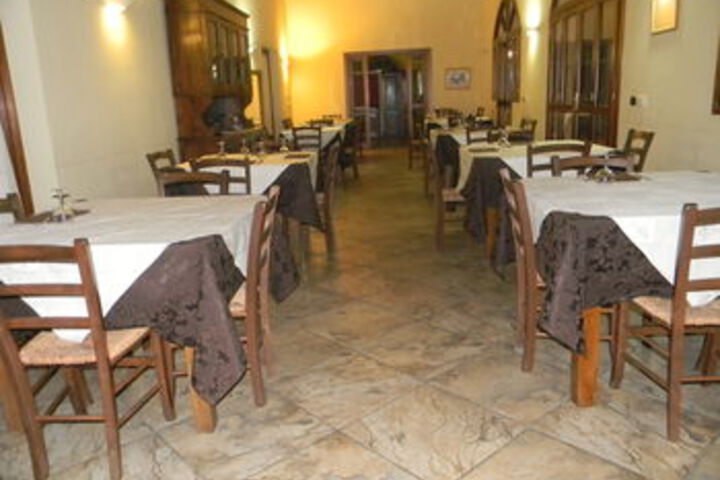 Dining 75 of 88
