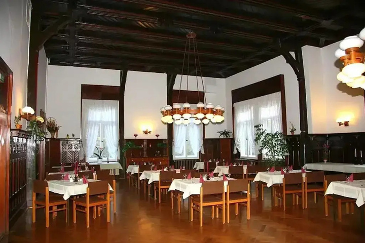 Dining 9 of 9