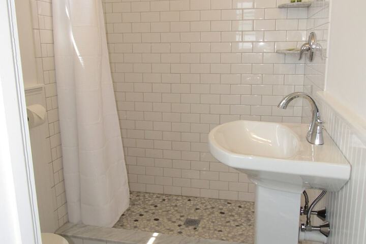 Double Bed City View Shared Bathroom (19 of 21)