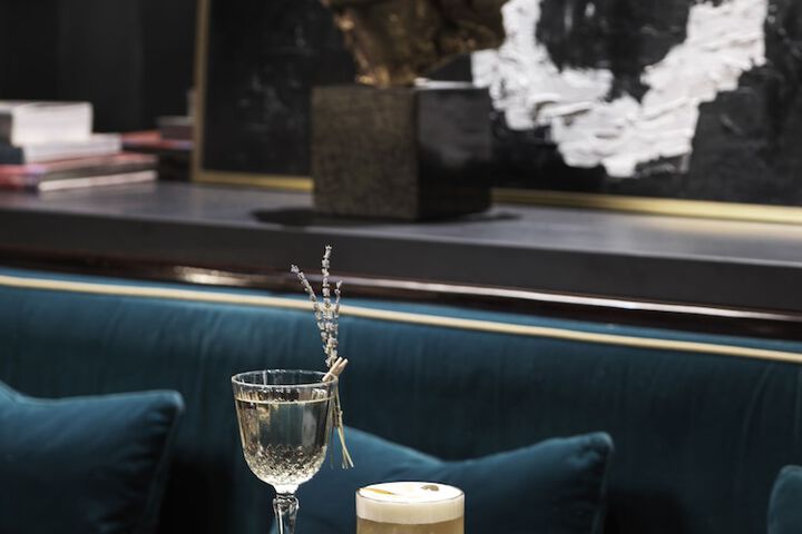 Lounge 194 of 221