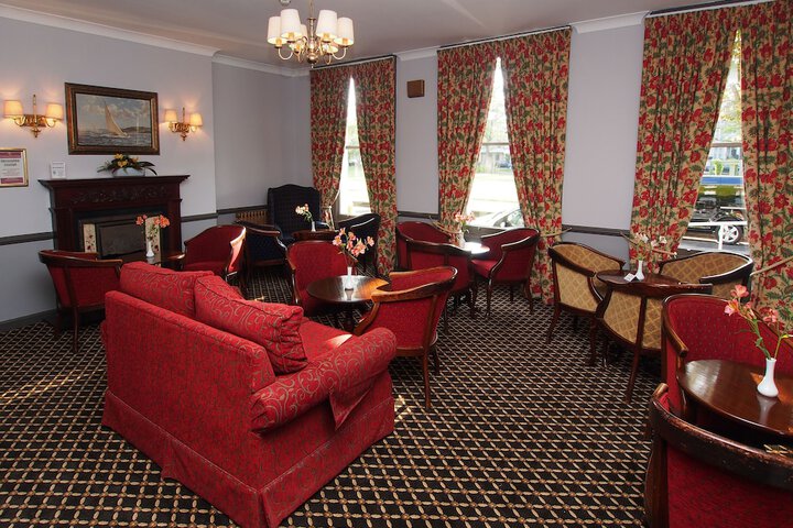 Lobby lounge