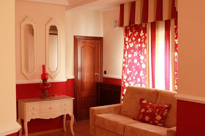Room 18 of 28
