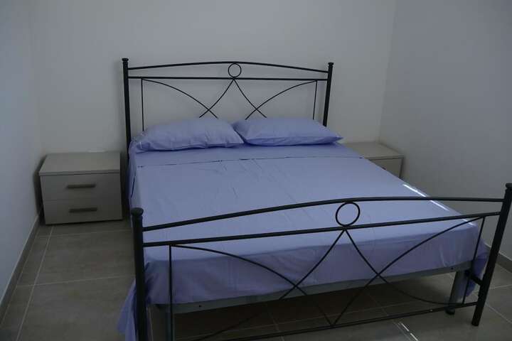 Room 2 of 6