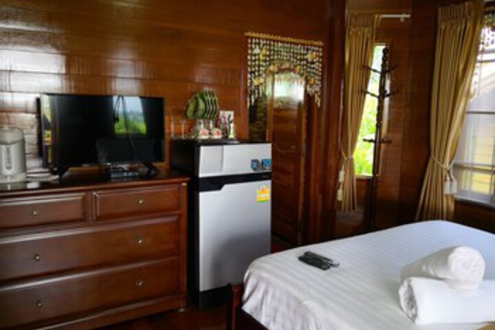 Room 33 of 38