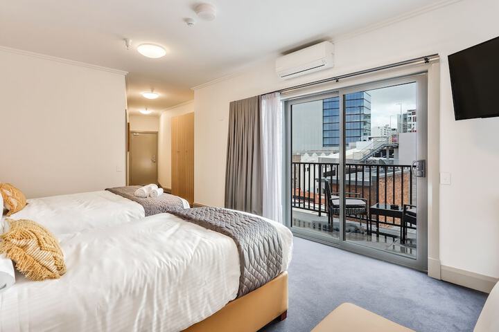 Room 3 of 40