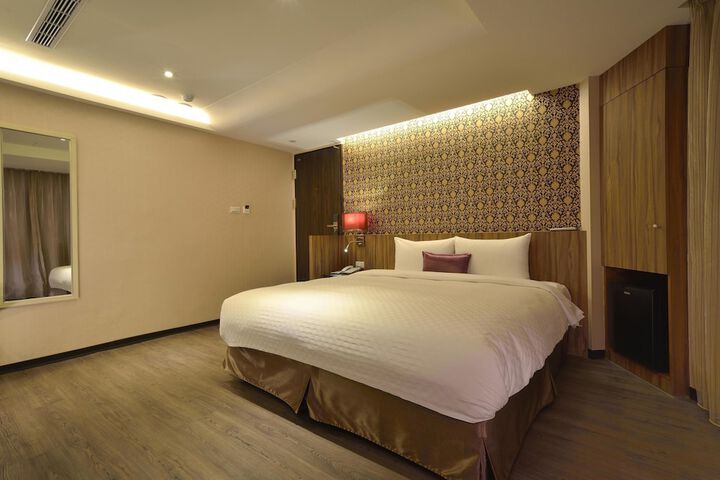 Room 9 of 40