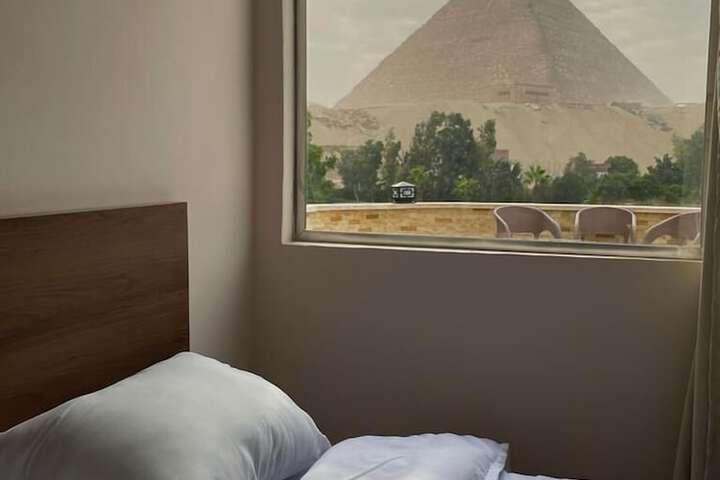 Room 7 of 8