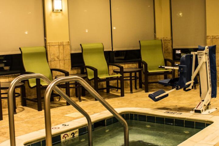 Indoor spa tub