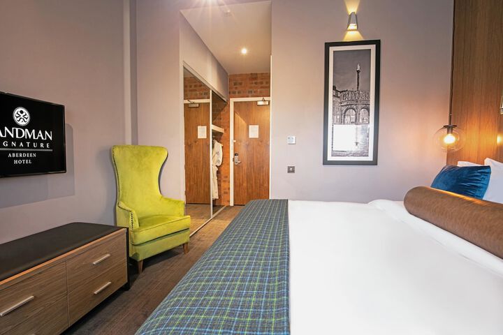 Room 5 of 72