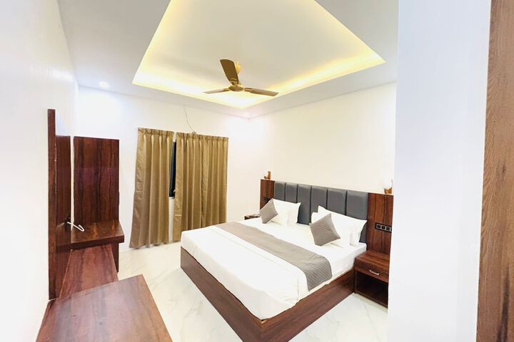 Room 8 of 30