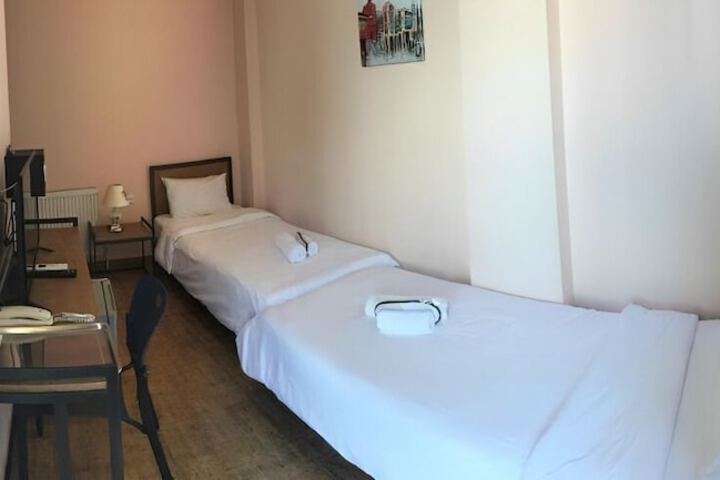 Room 7 of 10